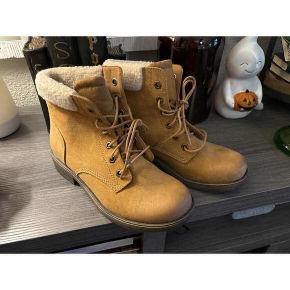American Eagle boots NWOT tan size‎ 10
